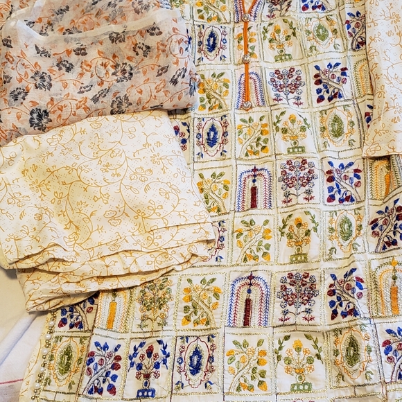 3 piece beautiful dress with pants and dopatta - Picture 4 of 4